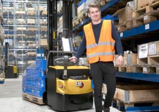 Raklapszállítók Gyalogkiséretű raklapemelák Caterpillar NSP12N3R