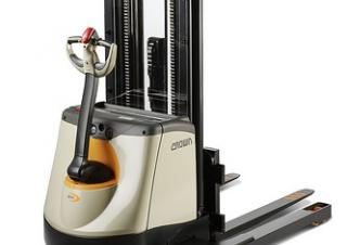 Raklapszállítók Gyalogkiséretű raklapemelák Crown SX 3000-30 TT-3912