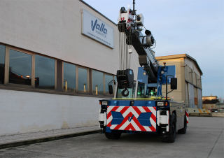 Ipari mobildaruk Valla 100 SE