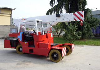 Ipari mobildaruk Valla 120 E