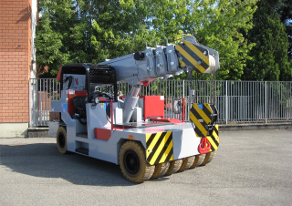 Ipari mobildaruk Valla 250 EC