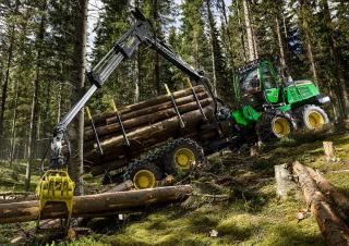 Erdészeti gépek Kiközelítők John Deere 1210 G