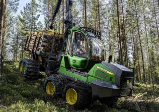 Erdészeti gépek Kiközelítők John Deere 910 G