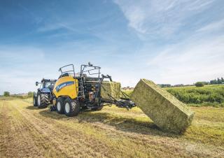 Kockabálázók New Holland BB 890 RC Plus