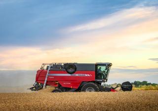 Kombájnok Massey Ferguson Activa 7342