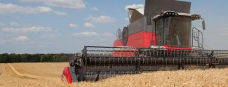 Kombájnok Massey Ferguson Centora 7380