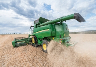 Kombájnok John Deere T670 