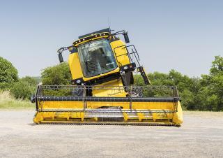 Kombájnok New Holland TC5.90 SCR