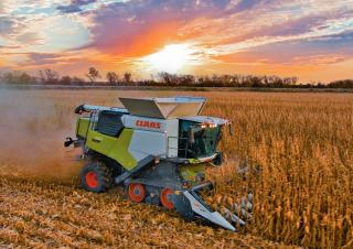 Kombájnok Claas Trion 740 Terra Trac