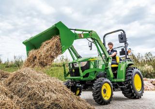 Járművek Kommuniális traktorok - elülső felfüggesztéssel John Deere 3038 E