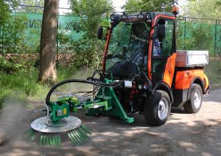 Járművek Kommuniális traktorok - elülső felfüggesztéssel Holder C 65 TC