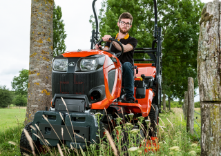 Járművek Kommuniális traktorok - elülső felfüggesztéssel Kubota G 26 LD-3