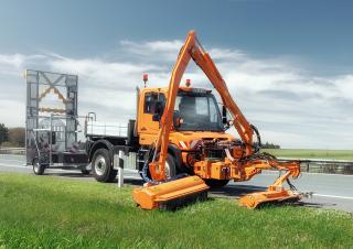 Járművek Kommuniális traktorok - elülső felfüggesztéssel Unimog U 218 Euro 6