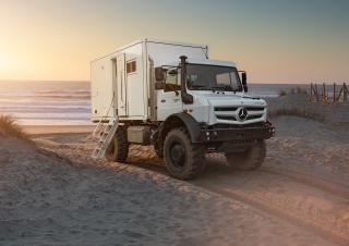 Járművek Kommuniális traktorok - elülső felfüggesztéssel Unimog U 4023 Euro 6