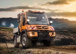 Járművek Kommuniális traktorok - elülső felfüggesztéssel Unimog U 423 Euro 6