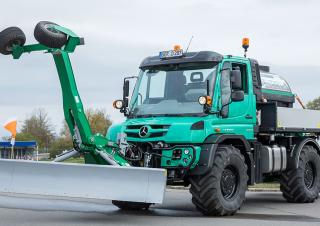 Járművek Kommuniális traktorok - elülső felfüggesztéssel Unimog U 529 Euro 5
