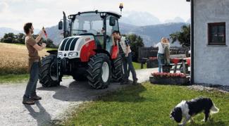Járművek Kompakt kommunális traktorok Steyr 4065 Kompakt S Basis