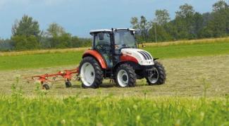 Járművek Kompakt kommunális traktorok Steyr 4065 Kompakt S Basis