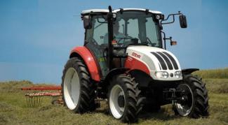 Járművek Kompakt kommunális traktorok Steyr 4065 Kompakt S Basis