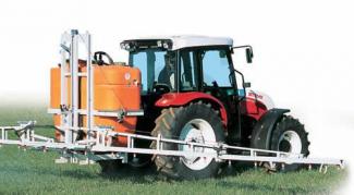 Járművek Kompakt kommunális traktorok Steyr 4065 Kompakt S Basis