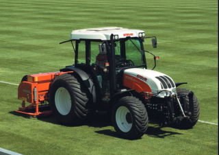 Járművek Kompakt kommunális traktorok Steyr 4095 Kompakt K