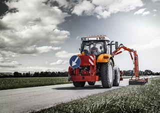 Járművek Kompakt kommunális traktorok Steyr 6150 Profi CVT Profi