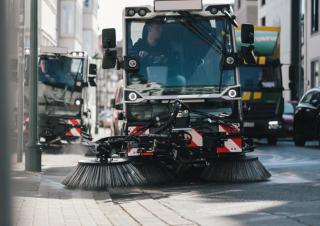 Nyári kapbantartási eszközök Utcaseprők Kompakt seprógépek Bucher-Schörling CityCat V20