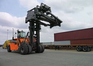 Konténerrakodó targoncák Toyota THD8000-L6