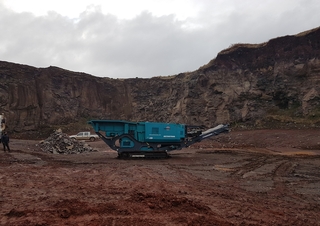 Kőtörmelék ujrahasznostó telepek Powerscreen Metrotrak