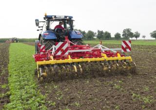 Kultivátorok Pöttinger Synkro 5030 K nova