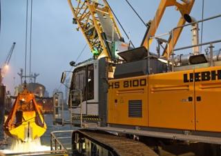 Lánctalpas daruk - rácsos gém Liebherr HS 8100