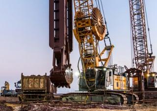 Lánctalpas daruk - rácsos gém Liebherr HS 8100