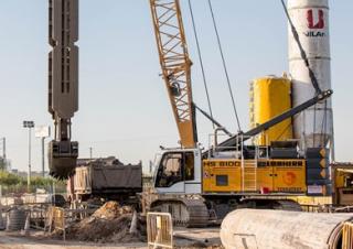 Lánctalpas daruk - rácsos gém Liebherr HS 8100