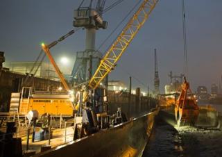 Lánctalpas daruk - rácsos gém Liebherr HS 8100