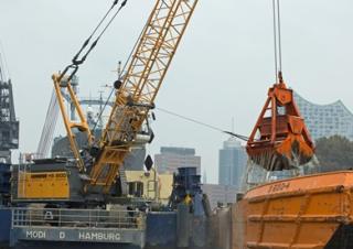 Lánctalpas daruk - rácsos gém Liebherr HS 8100