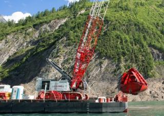Lánctalpas daruk - rácsos gém Liebherr HS 8130