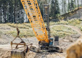Lánctalpas daruk - rácsos gém Liebherr HS 8200