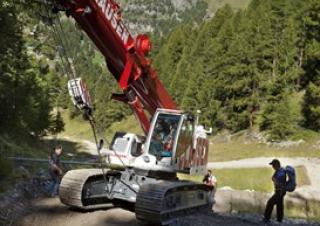 Lánctalpas daruk - teleszkópos gém Liebherr LTR 1060