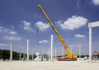 Lánctalpas daruk - teleszkópos gém Liebherr LTR 1220