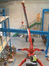 Lánctalpas daruk - teleszkópos gém UNIC URW-376