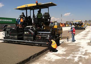 Lánctalpas finiserek Caterpillar AP655F