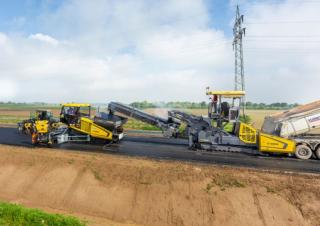 Lánctalpas finiserek Bomag BMF 2500 S FLEXMIX