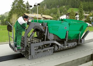 Lánctalpas finiserek Vögele Super 700i