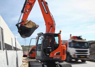 Lánctalpas kotrók Doosan DX 140 LCR