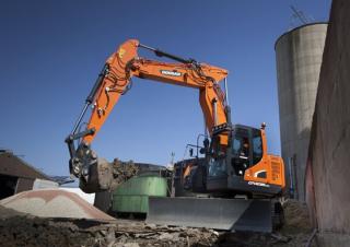 Lánctalpas kotrók Doosan DX235LCR
