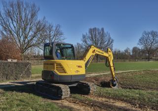 Lánctalpas kotrók New Holland E60C