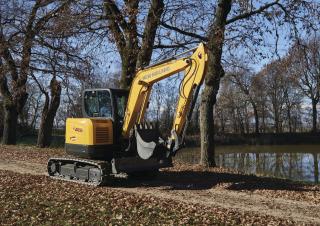 Lánctalpas kotrók New Holland E60C