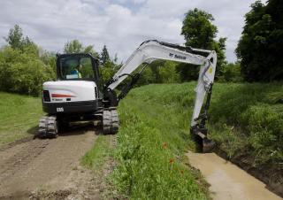 Lánctalpas kotrók Bobcat E85