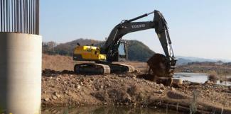 Lánctalpas kotrók Volvo EC300DNL