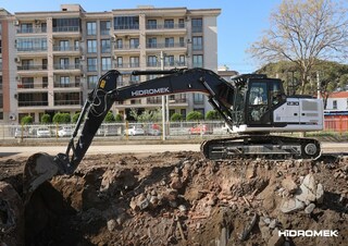 Lánctalpas kotrók Hidromek HMK 230 LC